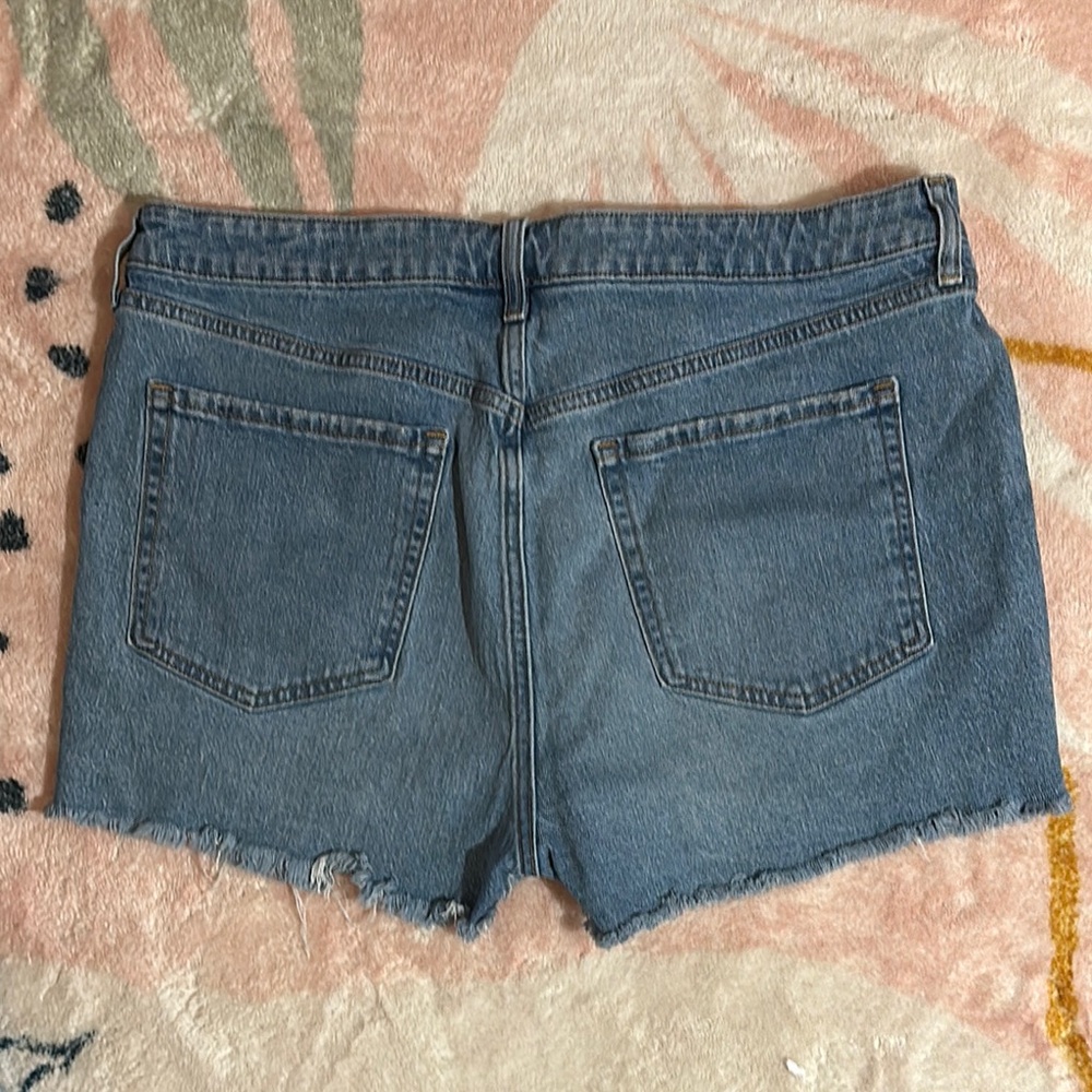 Old Navy Women's Blue Denim Shorts - Picture 6 of 6